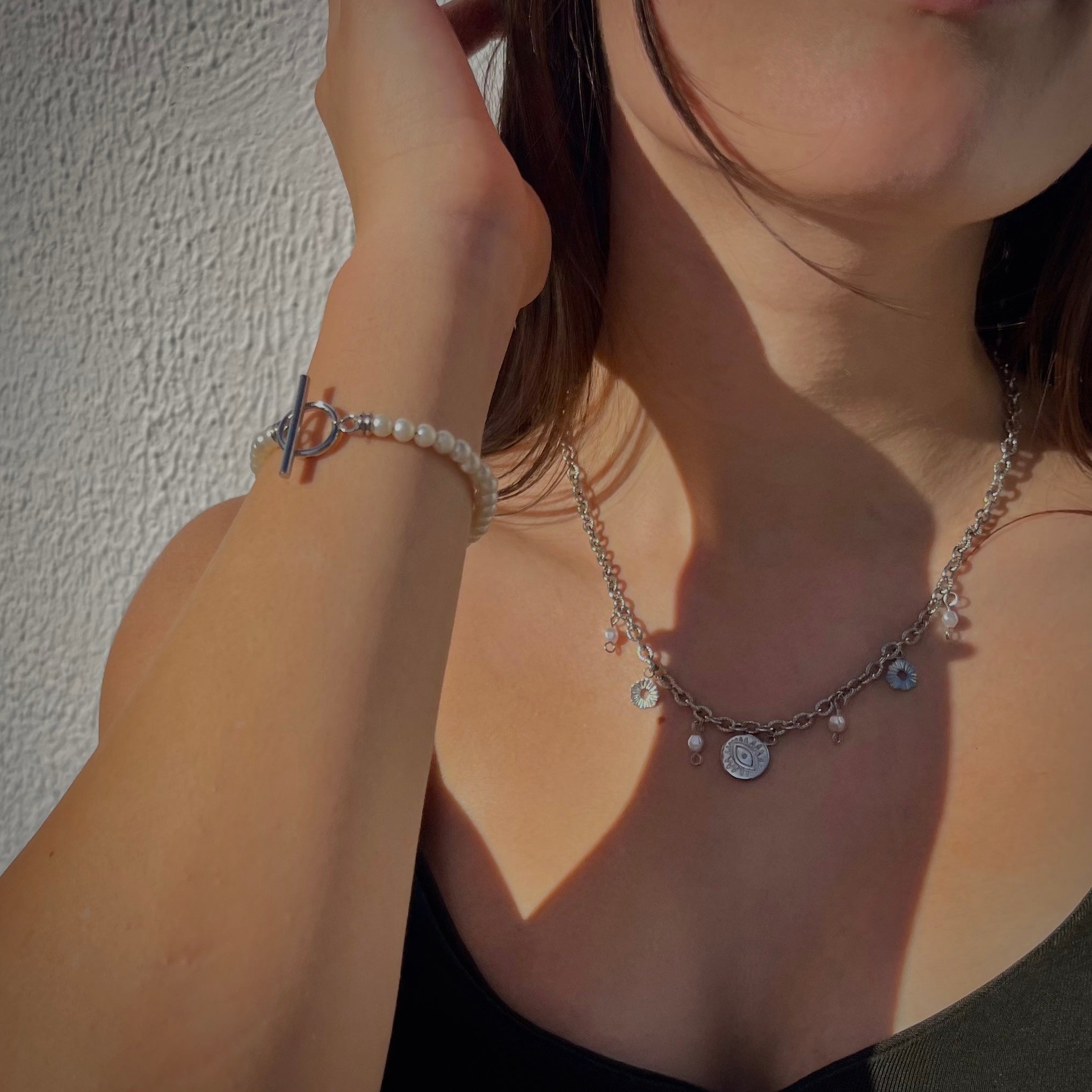 Collier perles charms