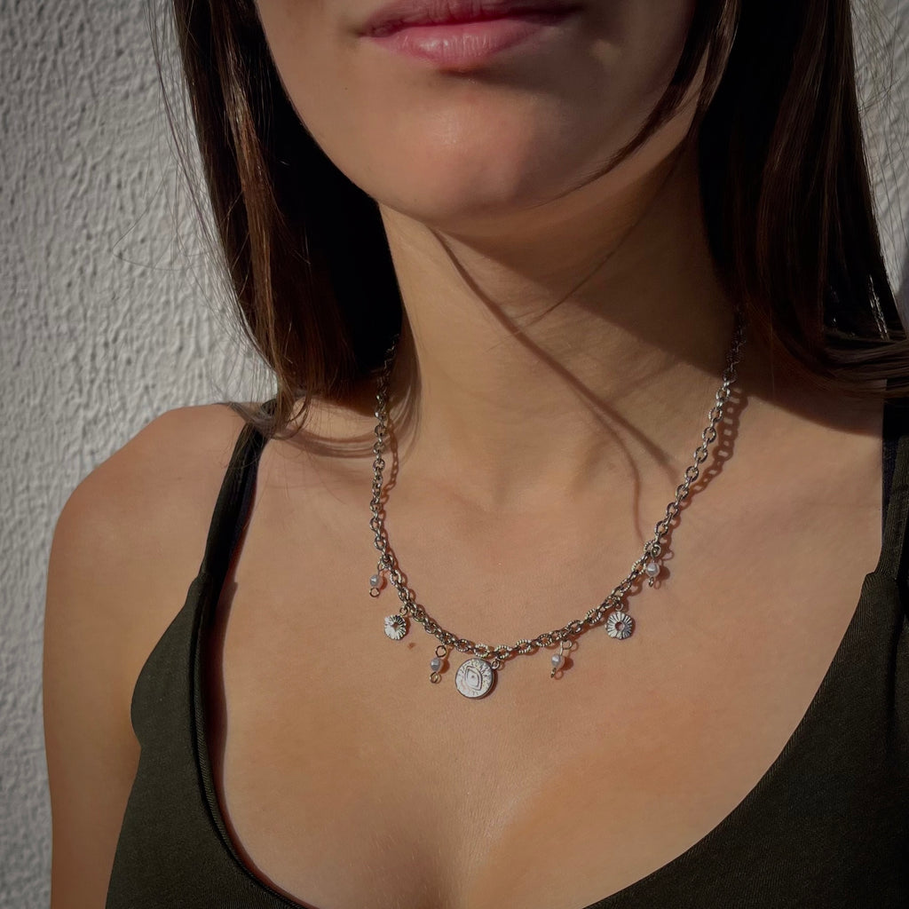 Collier perles charms