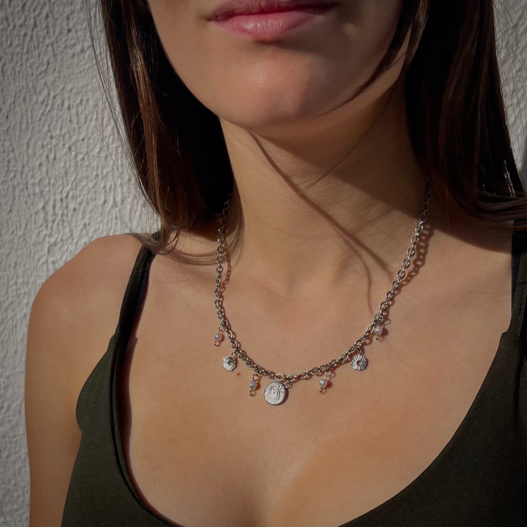 Collier perles charms